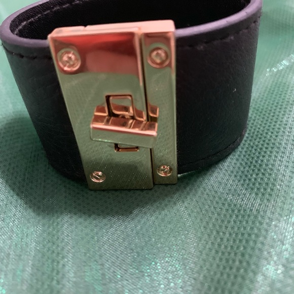 Black strap bracelet - Picture 2 of 2